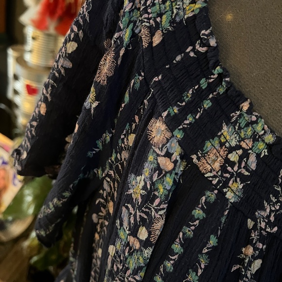 Off shoulder plus dress - Picture 3 of 4